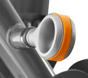 Удобная эргономичная рукоятка для регулировки сидения (только для Versa PLUS) Удобная эргономичная рукоятка для регулировки сидения (только для Versa PLUS)