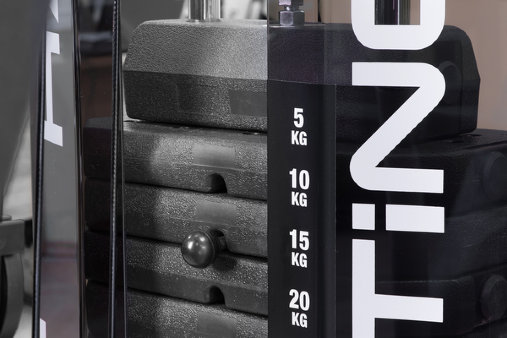 Пластиковые панели защищают рабочую траекторию грузовых стеков, обеспечивая защиту и являясь элементом декора, элегантно подчеркивающего общую концепцию стиля Пластиковые панели защищают рабочую траекторию грузовых стеков, обеспечивая защиту и являясь элементом декора, элегантно подчеркивающего общую концепцию стиля