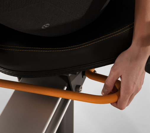 Горизонтальный элитный велоэргометр Matrix R50XIR с большим сенсорным дисплеем Горизонтальный элитный велоэргометр Matrix R50XIR с большим сенсорным дисплеем