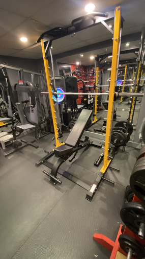 Силовая стойка для штанги Машина Смита REBEL S5 Силовая стойка для штанги Машина Смита REBEL S5