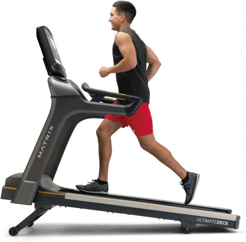 Беговая дорожка Matrix T70XUR с HD-дисплеем 22 дюйма Беговая дорожка Matrix T70XUR с HD-дисплеем 22 дюйма