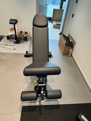 Универсальная скамья с изменением наклона HOIST CF-3165 (цвет рамы черный, обивка: черная) Универсальная скамья с изменением наклона HOIST CF-3165 (цвет рамы черный, обивка: черная)