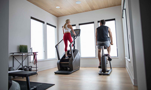 Лестница-эскалатор Matrix C50XIR домашняя с 16-дюймовым сенсорным дисплеем Лестница-эскалатор Matrix C50XIR домашняя с 16-дюймовым сенсорным дисплеем