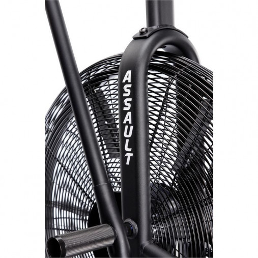 Мощный двадцатисемидюймовый вентилятор обеспечивает невероятное сопротивление Мощный двадцатисемидюймовый вентилятор обеспечивает невероятное сопротивление