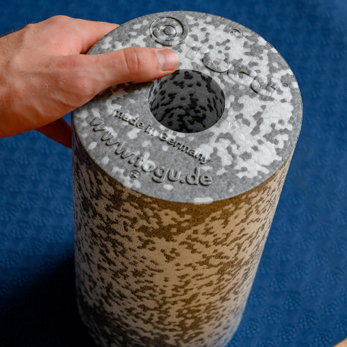 Массажный ролик TOGU Blackroll 30 см, мягкий, серый/белый Массажный ролик TOGU Blackroll 30 см, мягкий, серый/белый